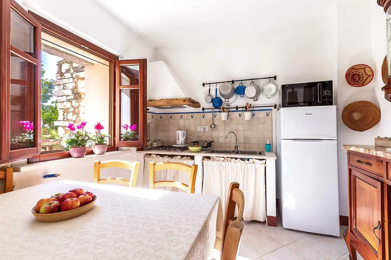 Feriehus Domu Ala - Bynos Homes Baunei Italien